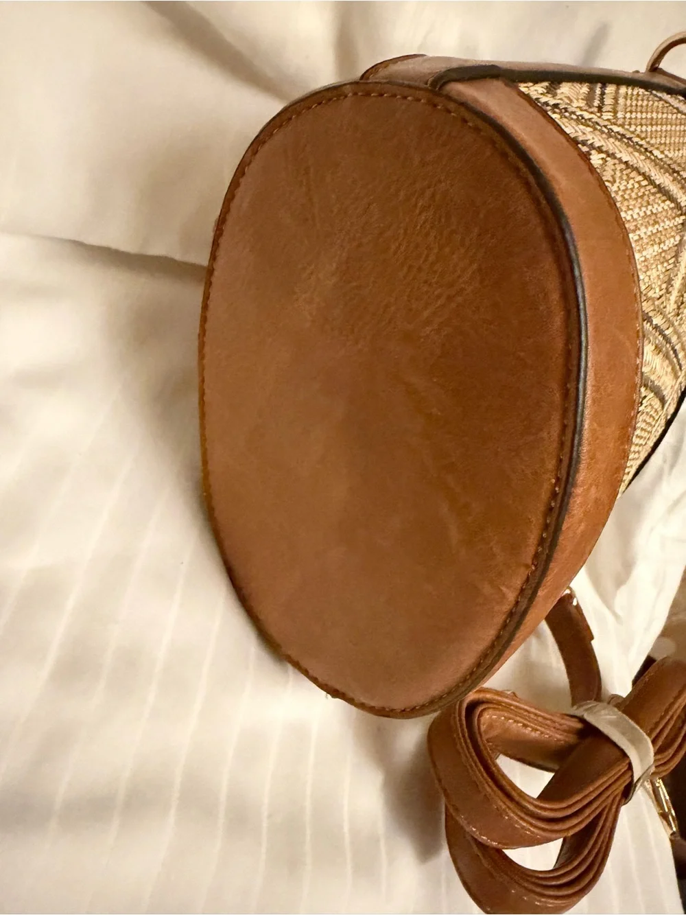 Jen & Co perfect size tassel purse . New with tags and wrapped hardware